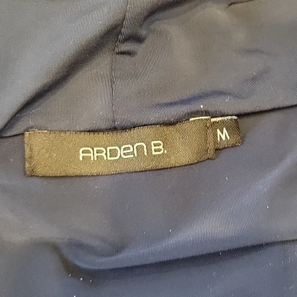 Arden B. Dark Blue Sleeveless Top - Form Fitting, Size M - Picture 5 of 7